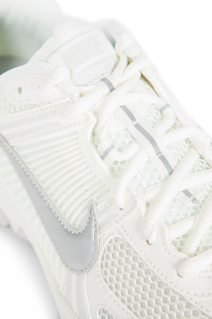 NIKE UNISEX WHITE SNEAKERS