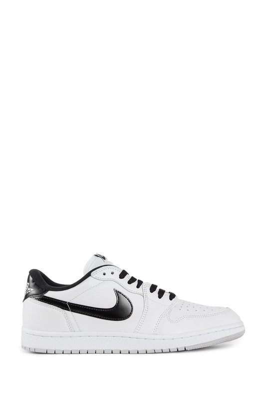 NIKE UNISEX WHITE SNEAKERS