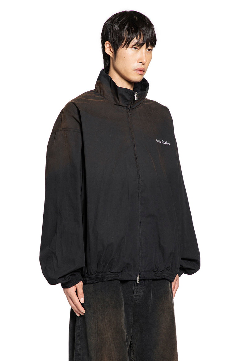 Chaqueta con cremallera y logo 