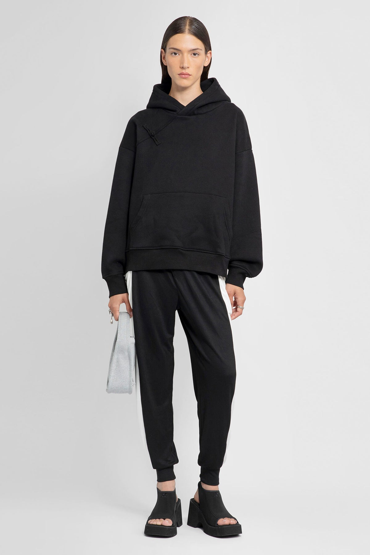 LISA VON TANG WOMAN BLACK SWEATSHIRTS