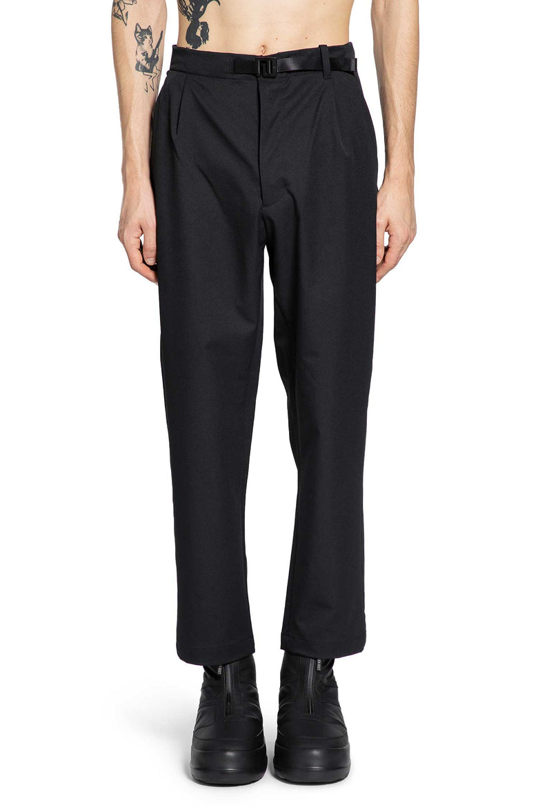 One Tuck Tapered Stretch Pants
