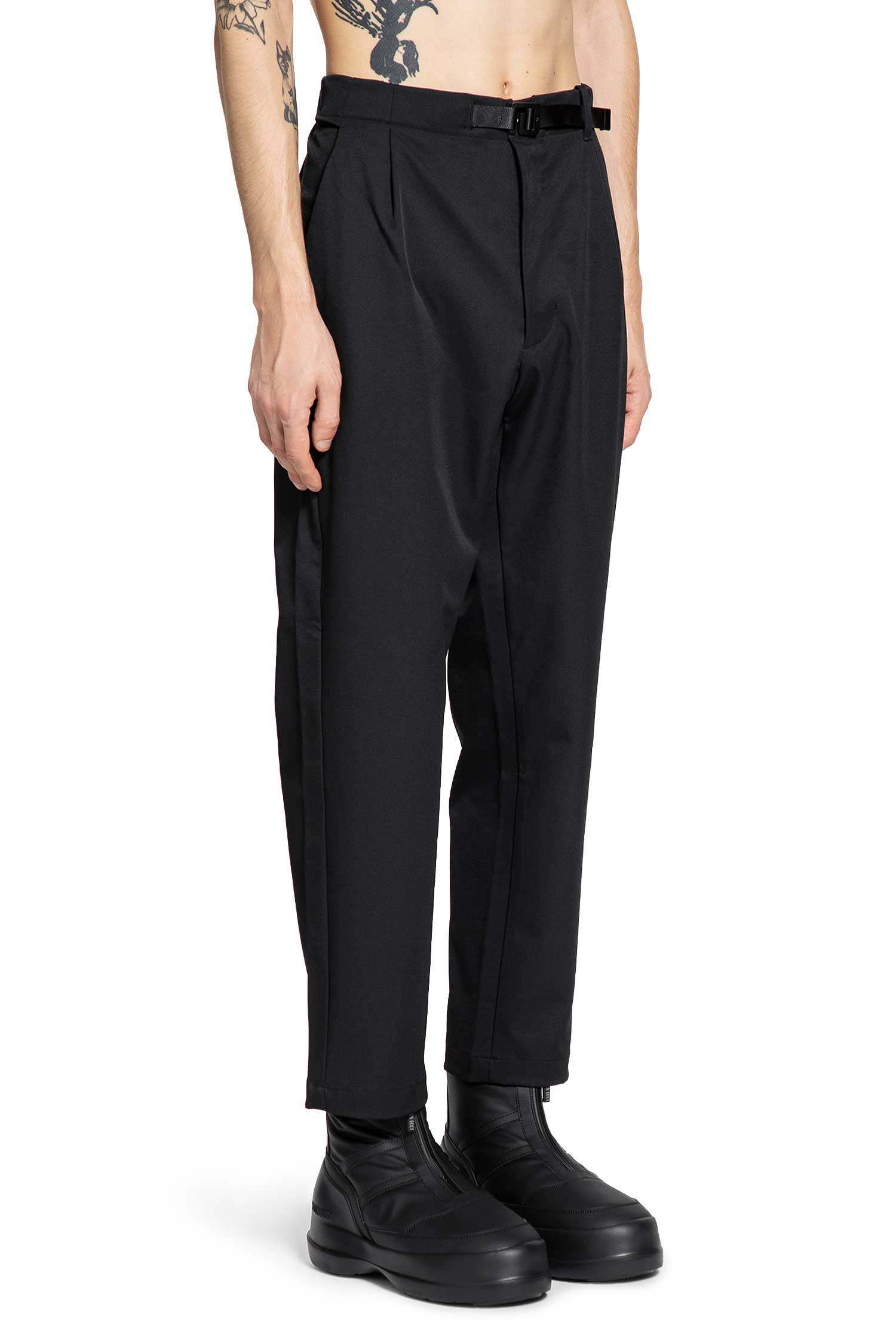 One Tuck Tapered Stretch Pants