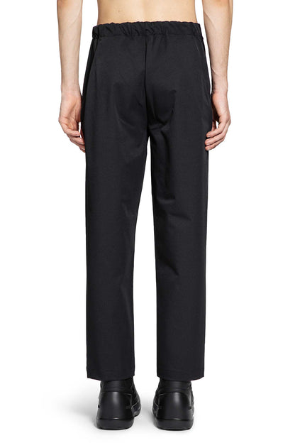 One Tuck Tapered Stretch Pants