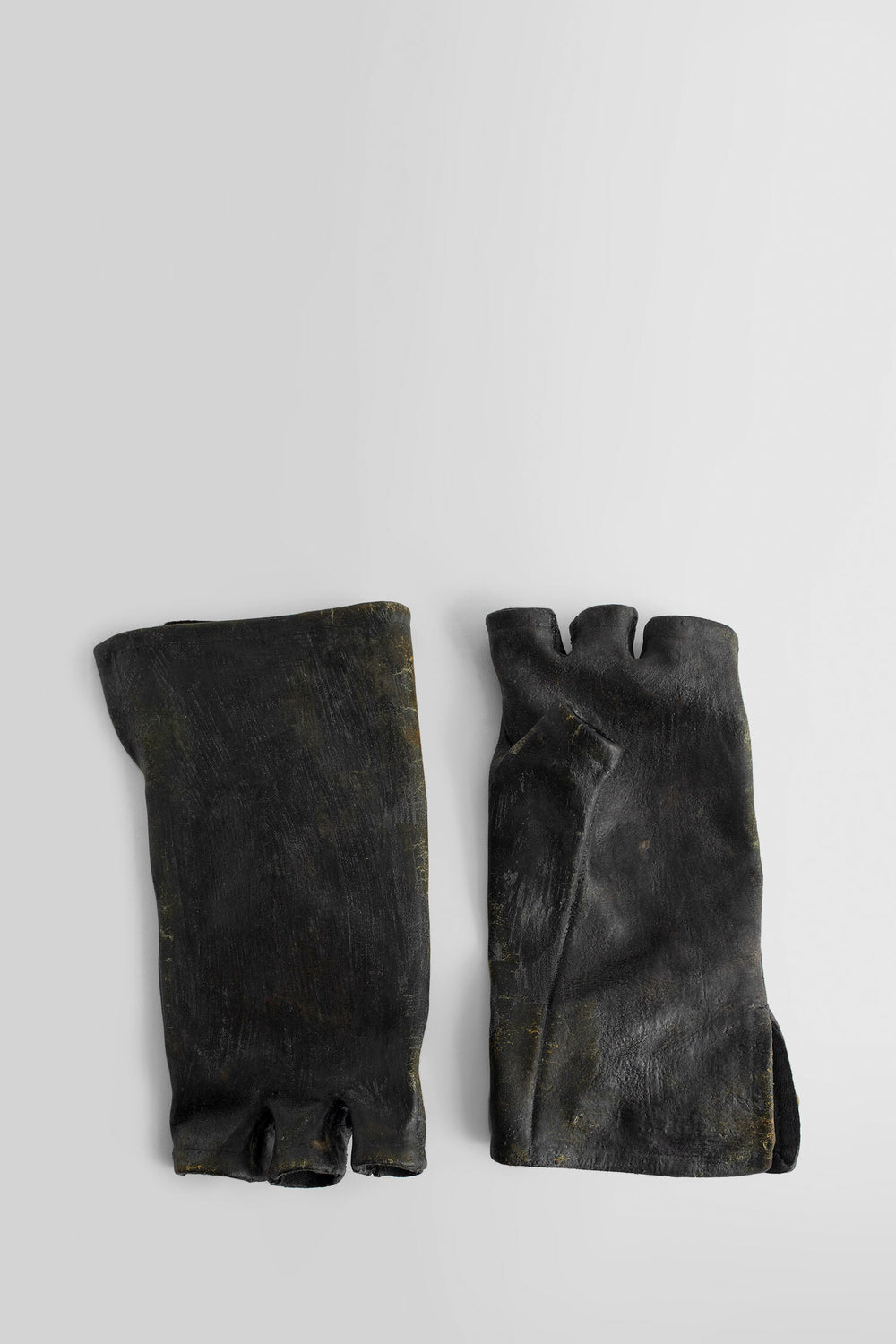 BORIS BIDJAN SABERI MAN BLACK GLOVES