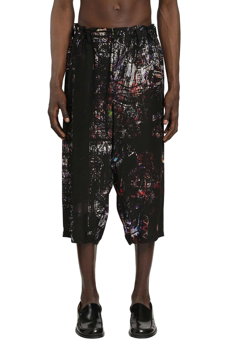 
              YOHJI YAMAMOTO Stained Glass Printed Bermuda Pants man
            