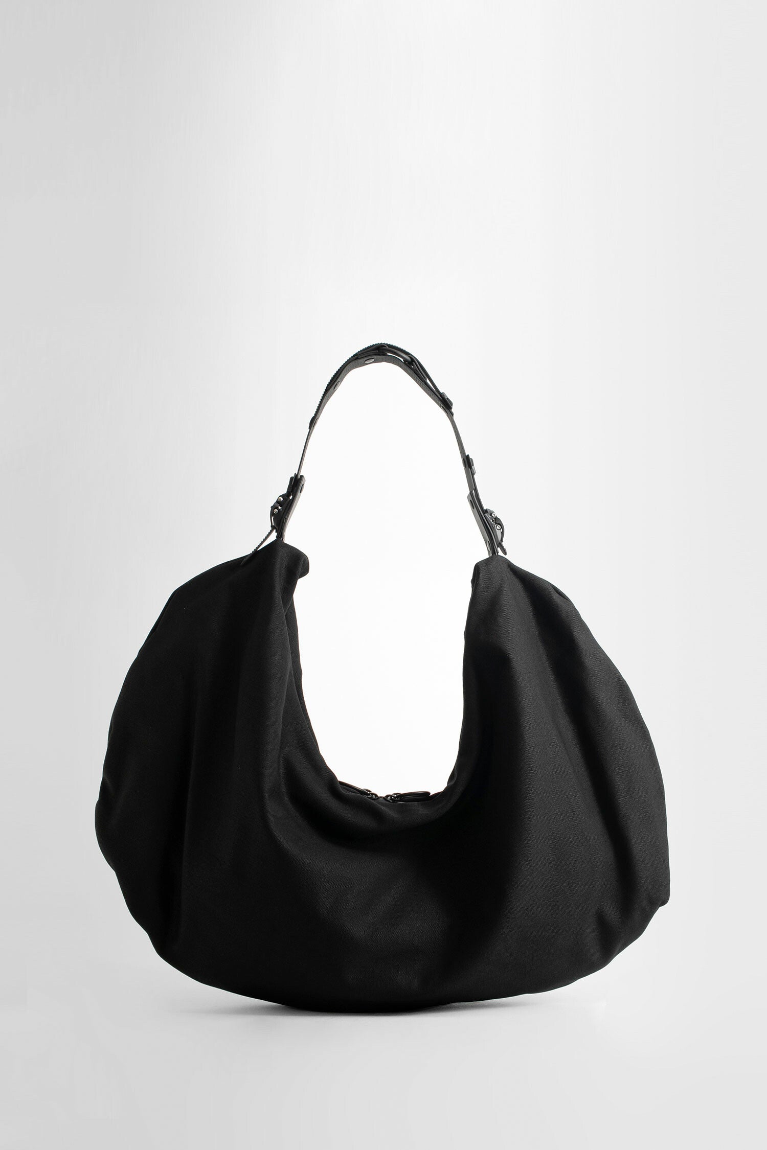 INNERRAUM UNISEX BLACK SHOULDER BAGS