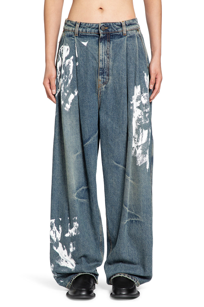 Pleated Jeans in Washed Denim