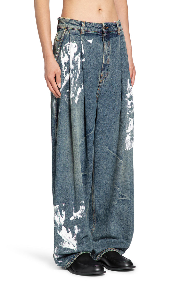 Pleated Jeans in Washed Denim