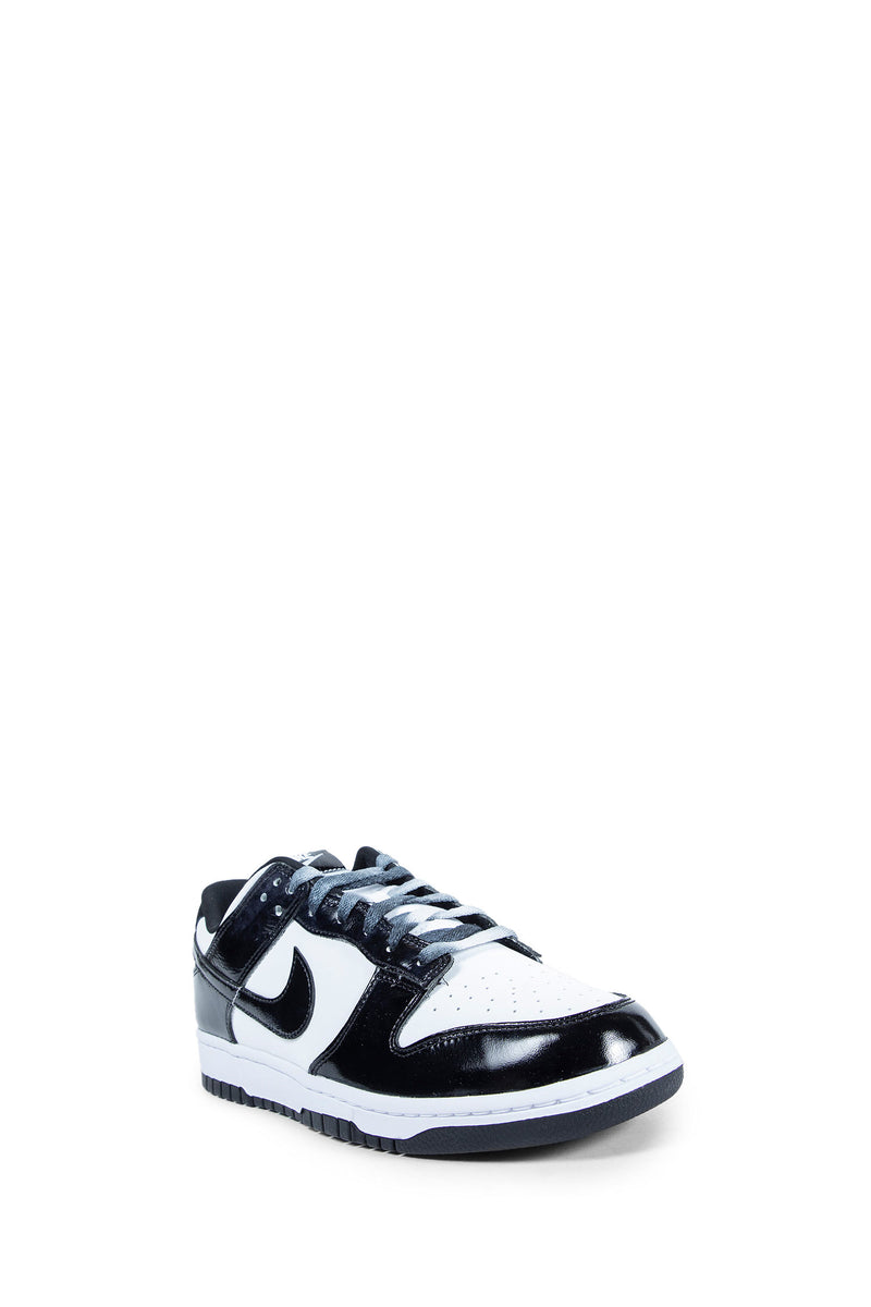 Dunk Low SE Panda Sneakers
