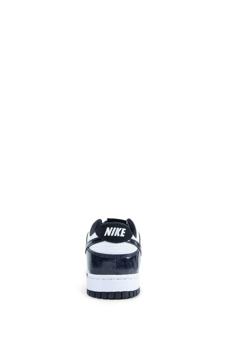 Dunk Low SE Panda Sneakers
