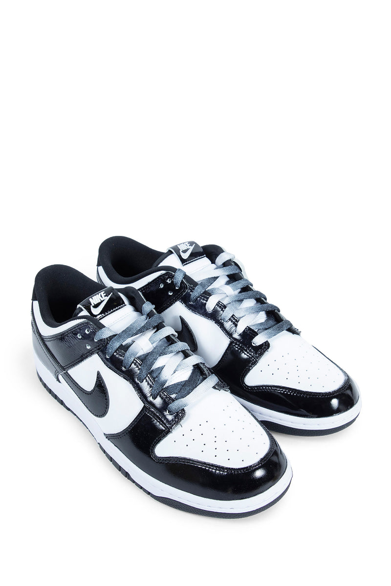 Dunk Low SE Panda Sneakers
