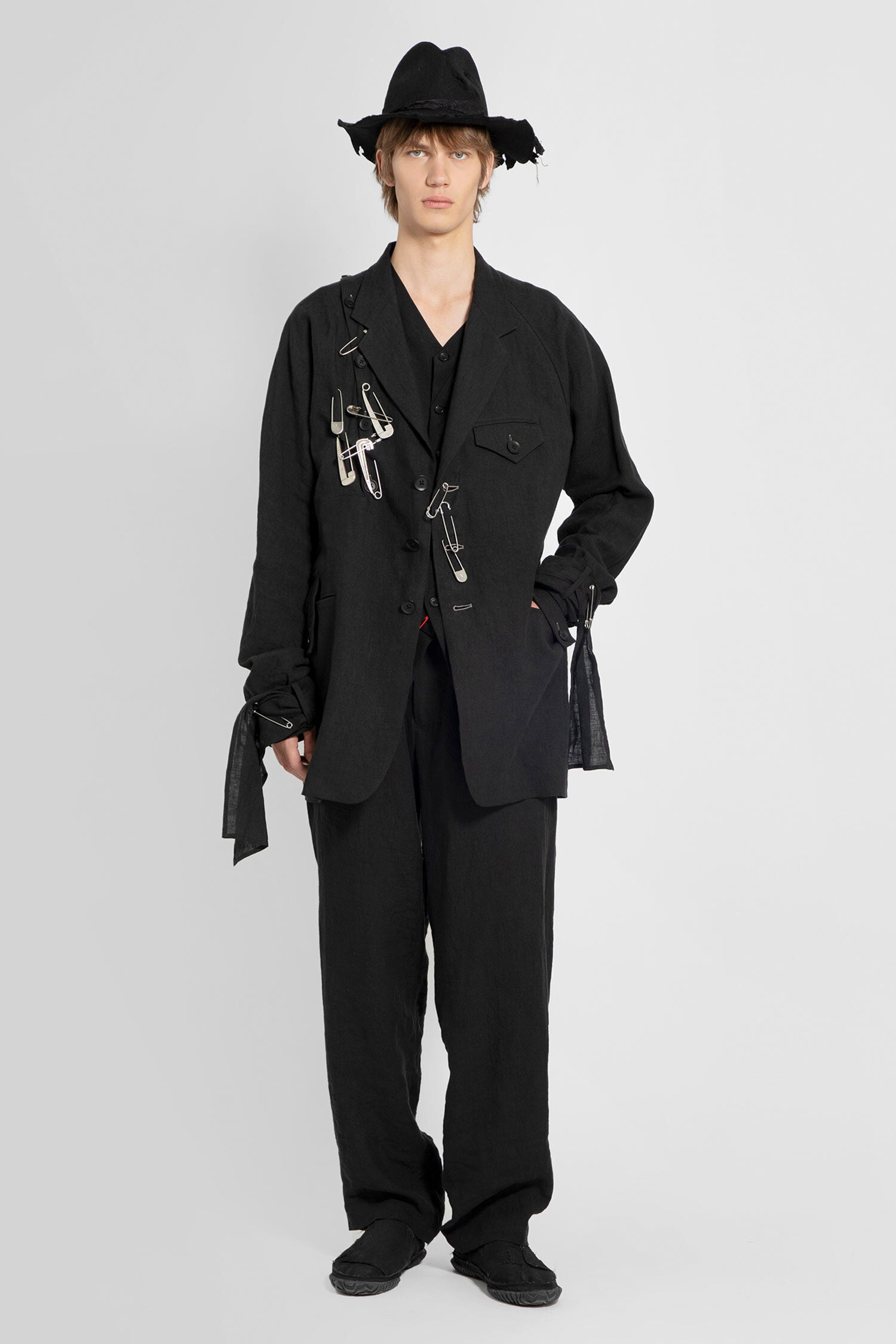 YOHJI YAMAMOTO MAN BLACK TROUSERS