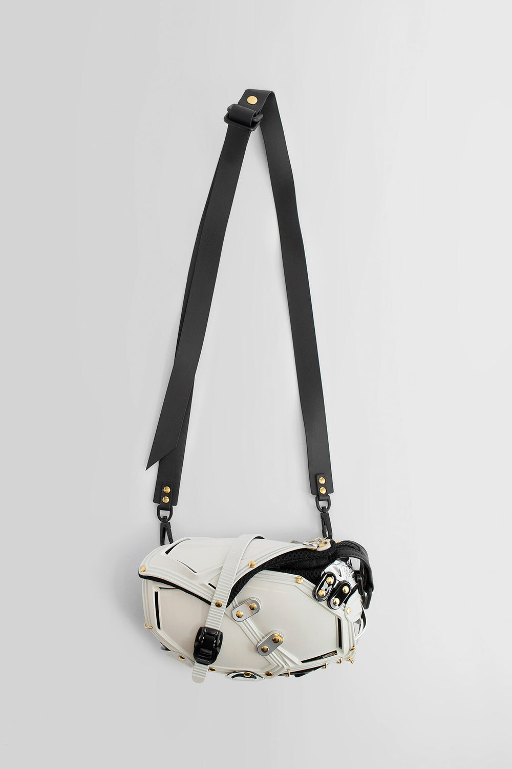 INNERRAUM UNISEX WHITE CROSSBODY BAGS