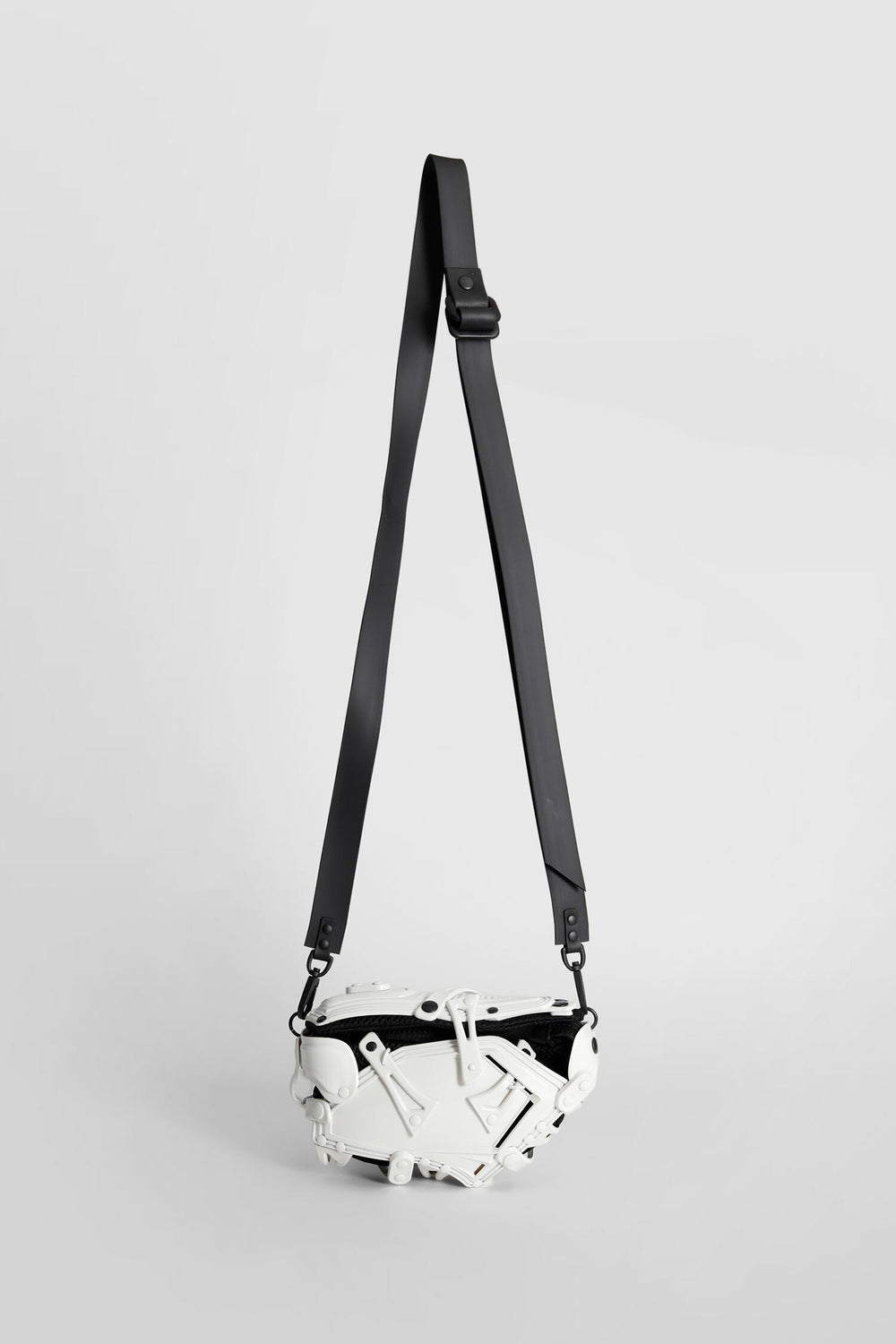 INNERRAUM UNISEX BLACK&WHITE CROSSBODY BAGS