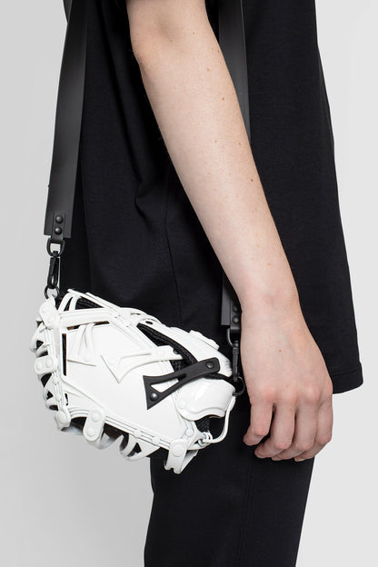 INNERRAUM UNISEX BLACK&WHITE CROSSBODY BAGS