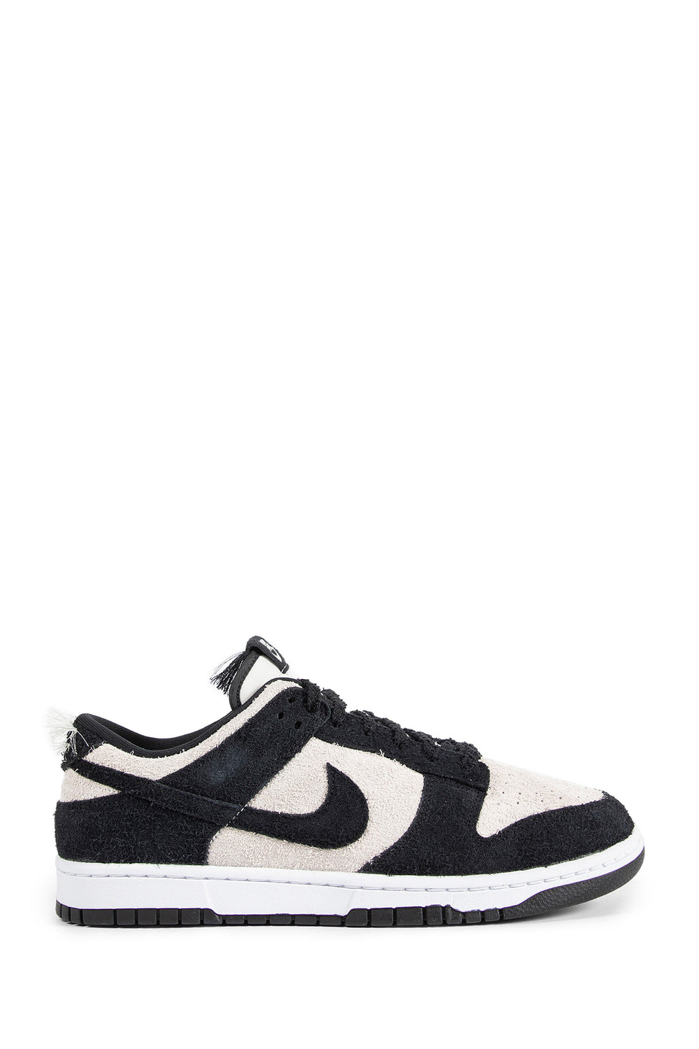 Dunk Low Retro SE Sneakers
