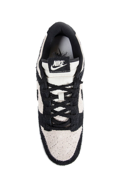 Dunk Low Retro SE Sneakers