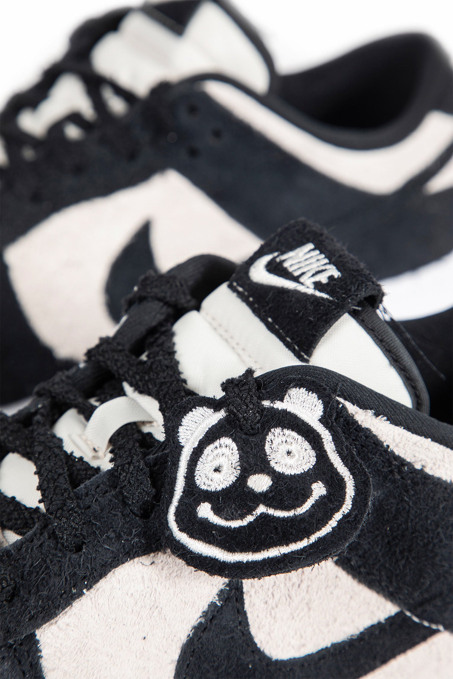 Dunk Low Retro SE Sneakers