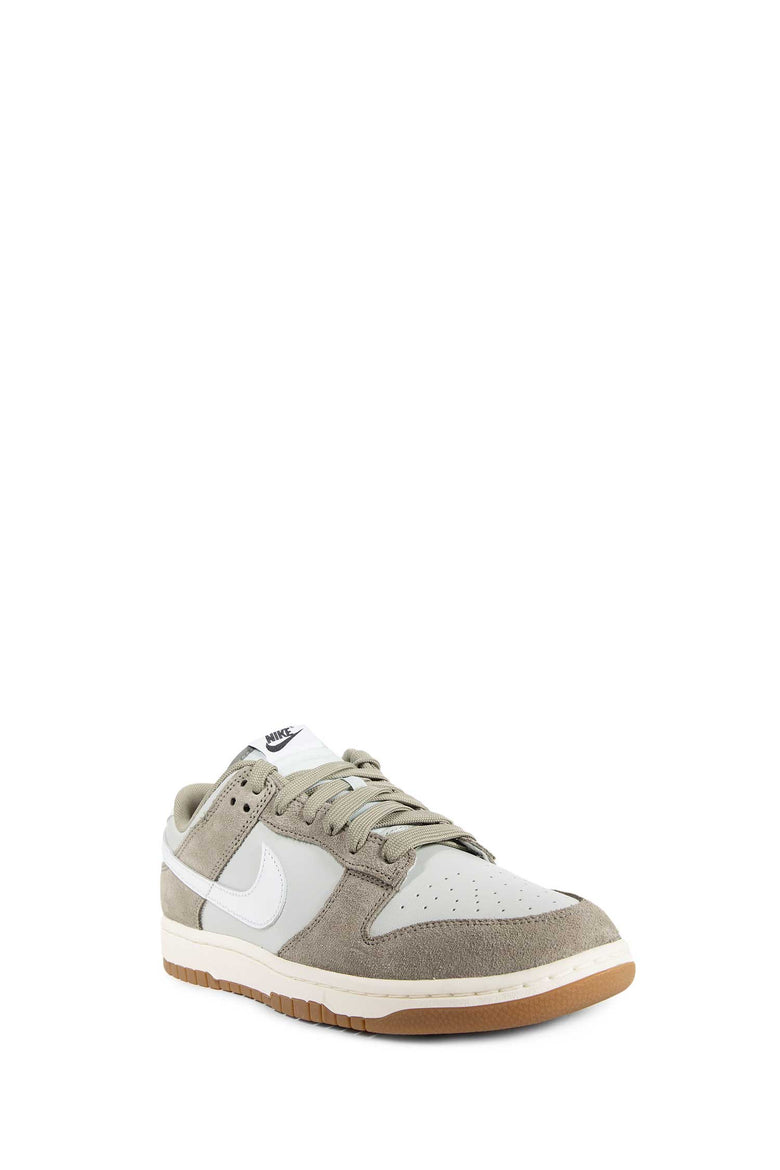 Nike Dunk Low Retro SE Sneakers