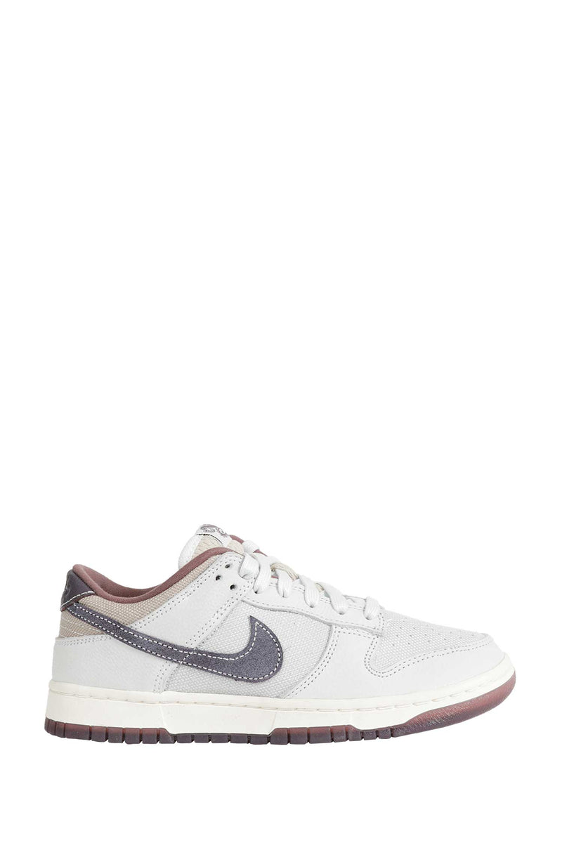 Dunk Low Retro SE Sneakers
