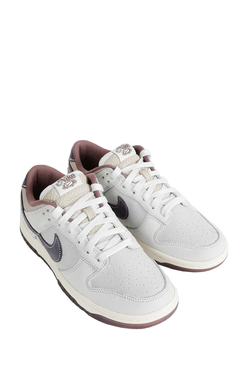 Dunk Low Retro SE Sneakers