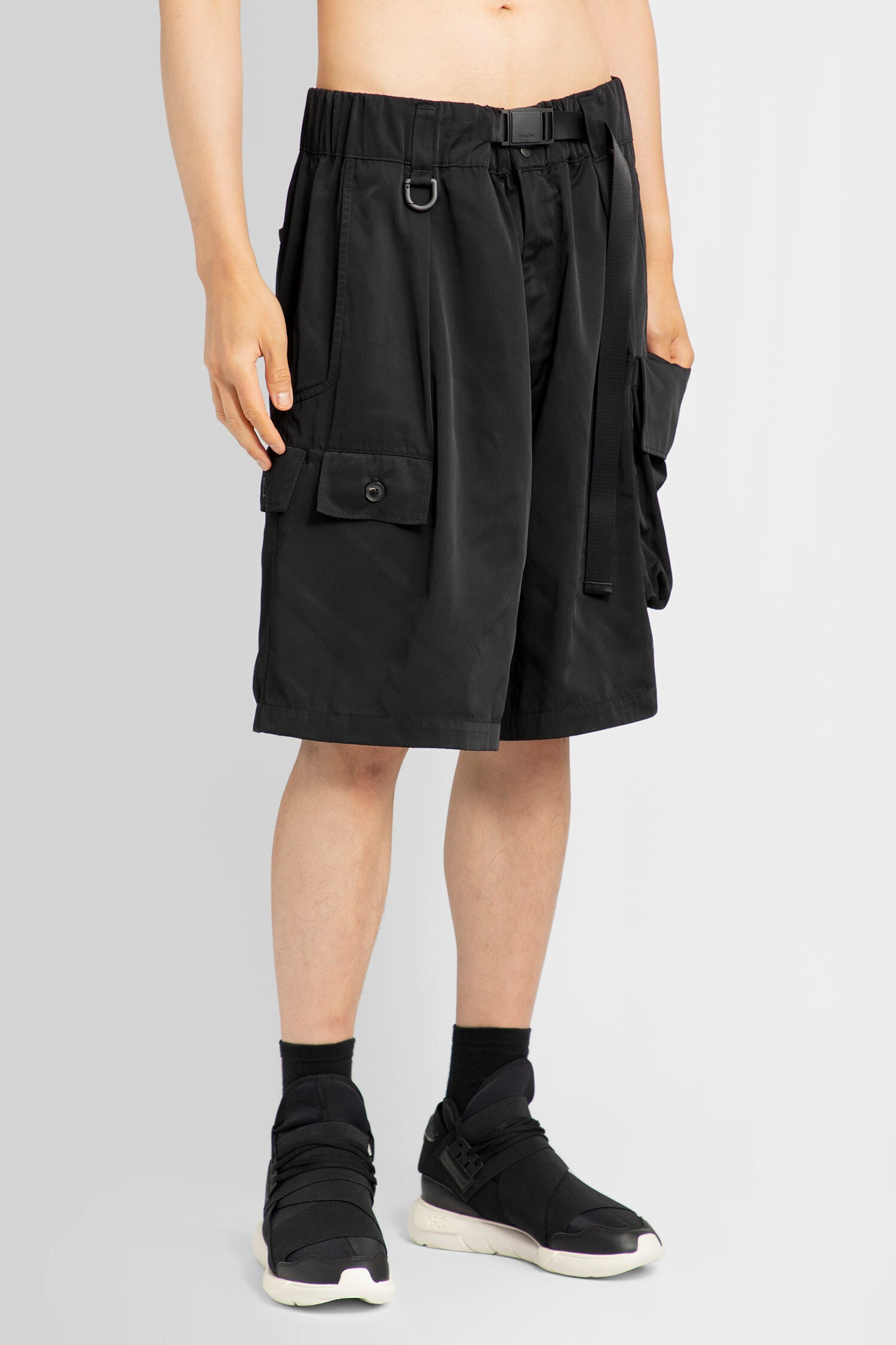 Y-3 MAN BLACK SHORTS & SKIRTS