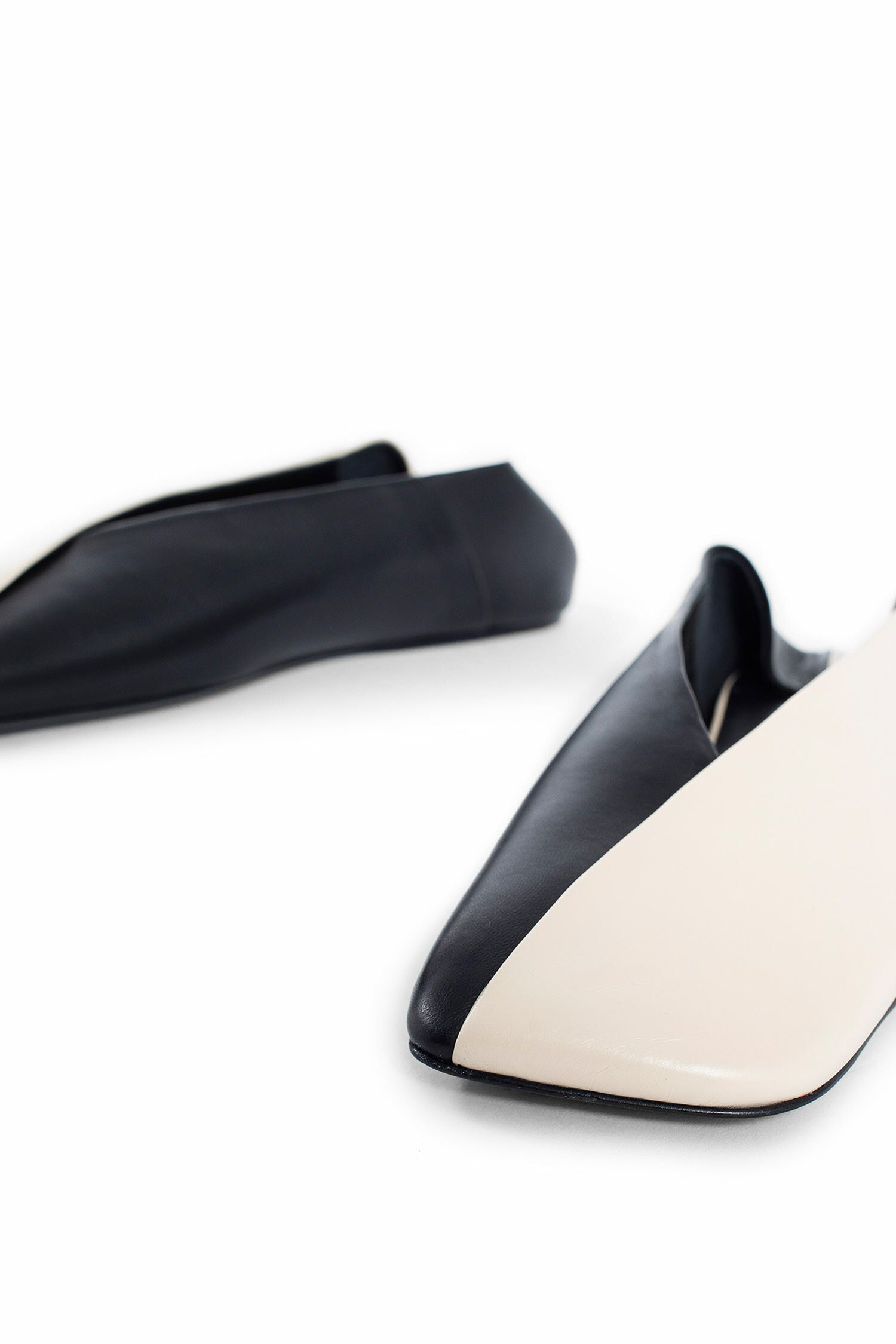 JIL SANDER WOMAN BLACK&WHITE FLATS