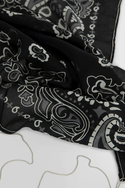 DESTIN WOMAN BLACK&WHITE SCARVES