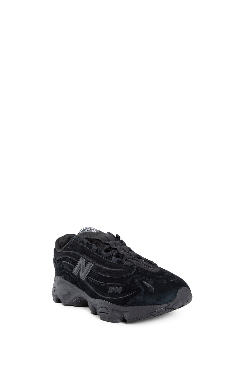 NEW BALANCE UNISEX BLACK SNEAKERS