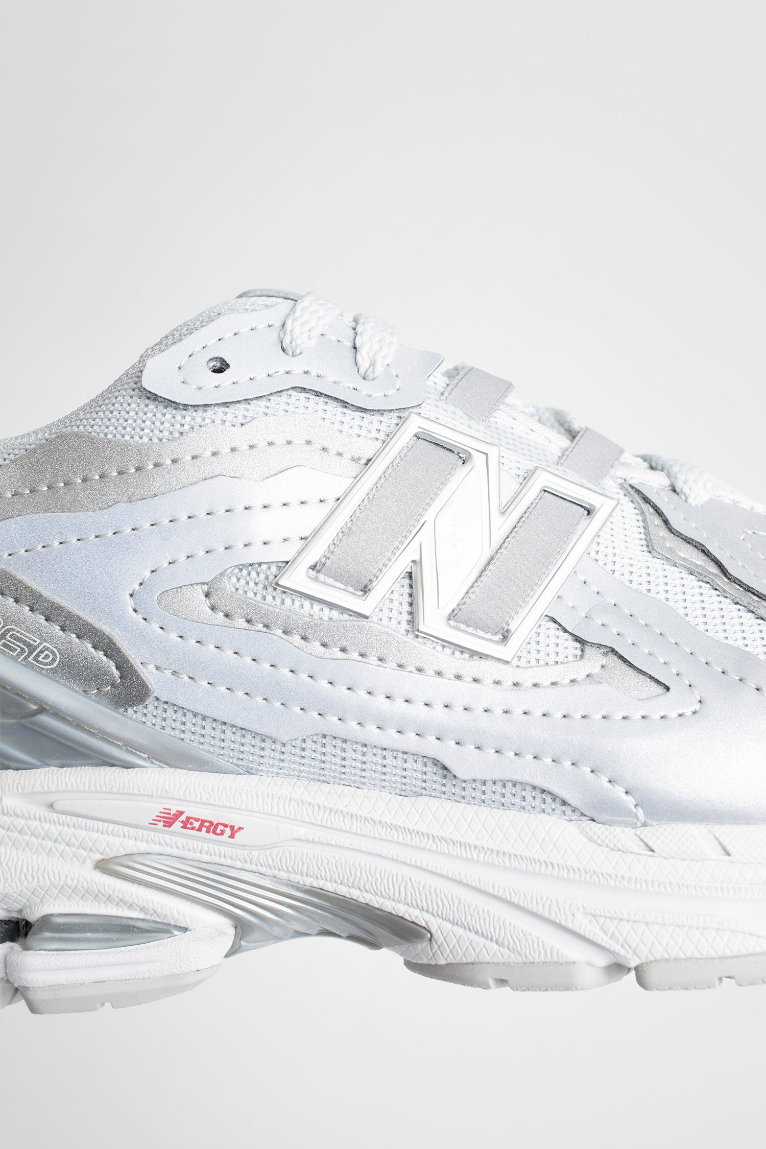 NEW BALANCE UNISEX SILVER SNEAKERS