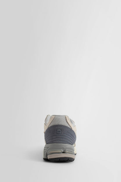 NEW BALANCE UNISEX GREY SNEAKERS