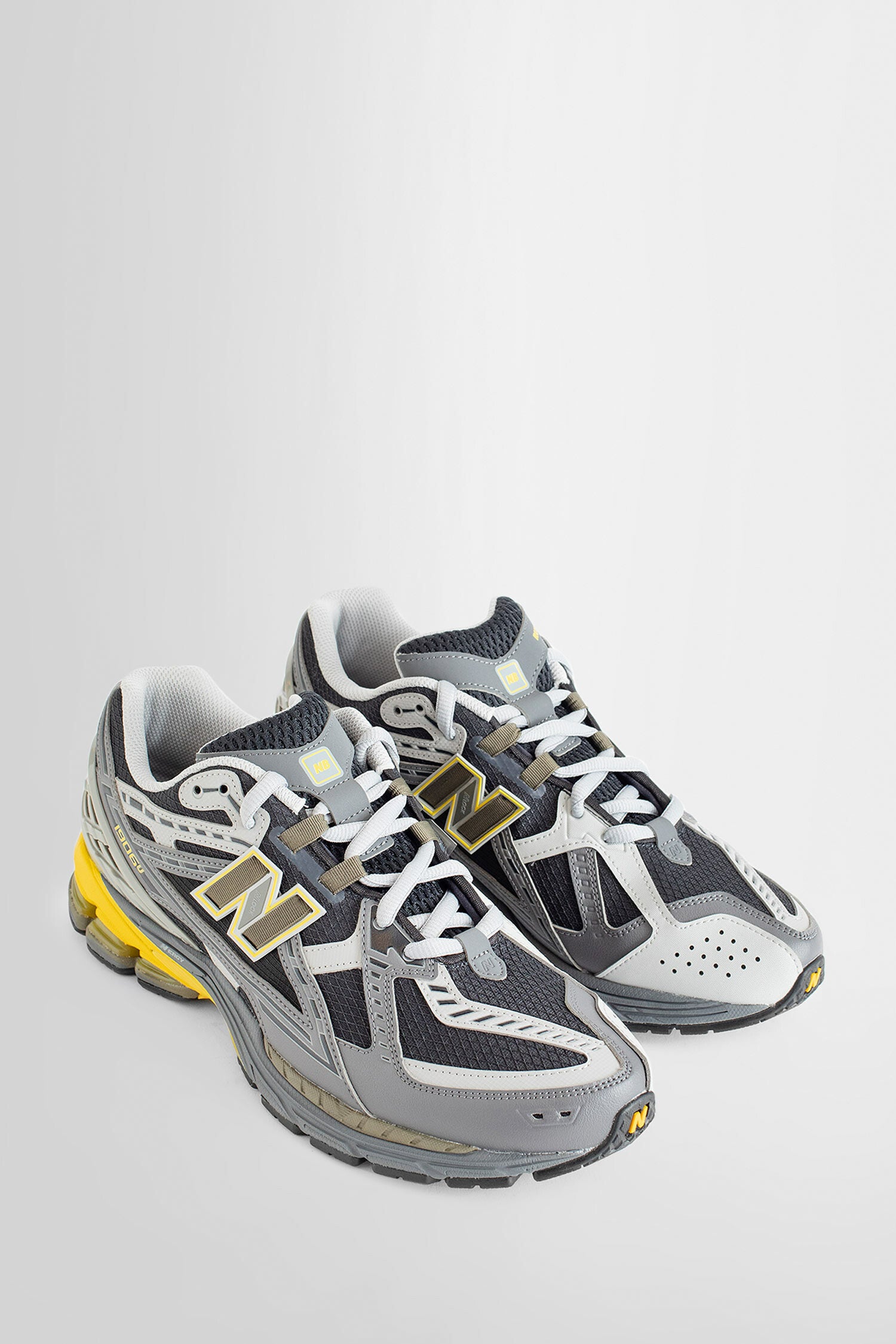 NEW BALANCE UNISEX GREY SNEAKERS