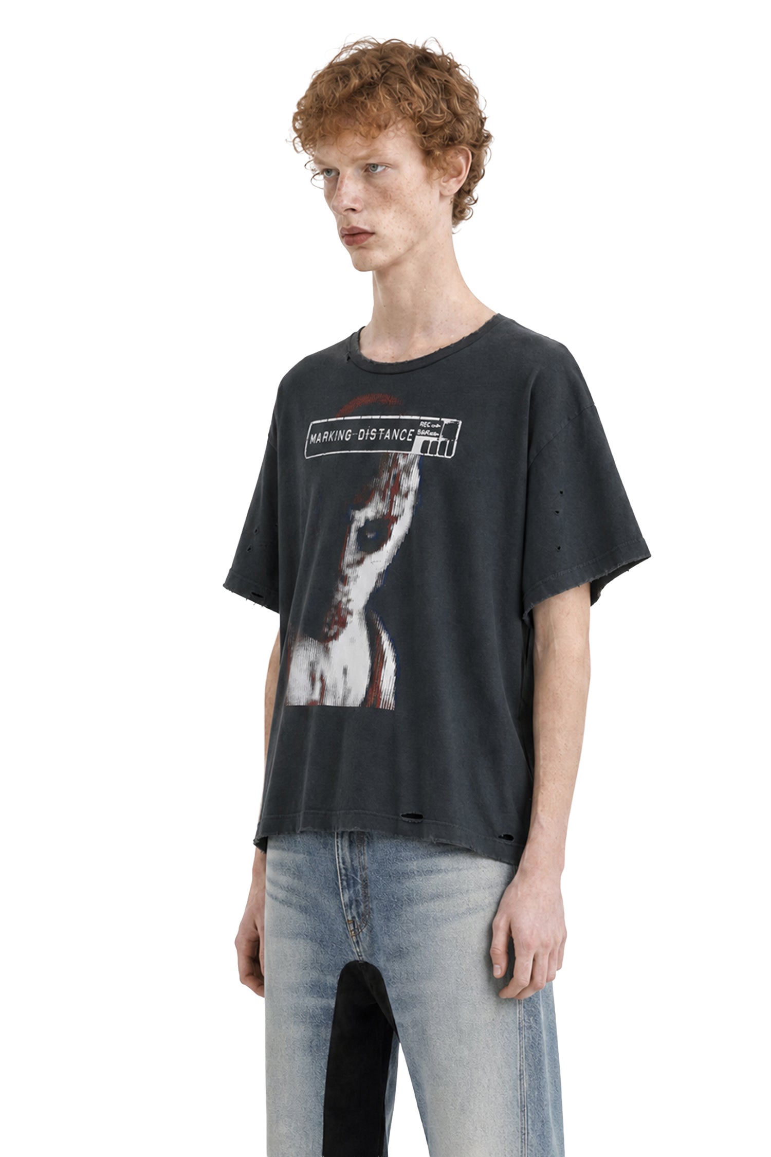MARKING DISTANCE Manhunt Tee man