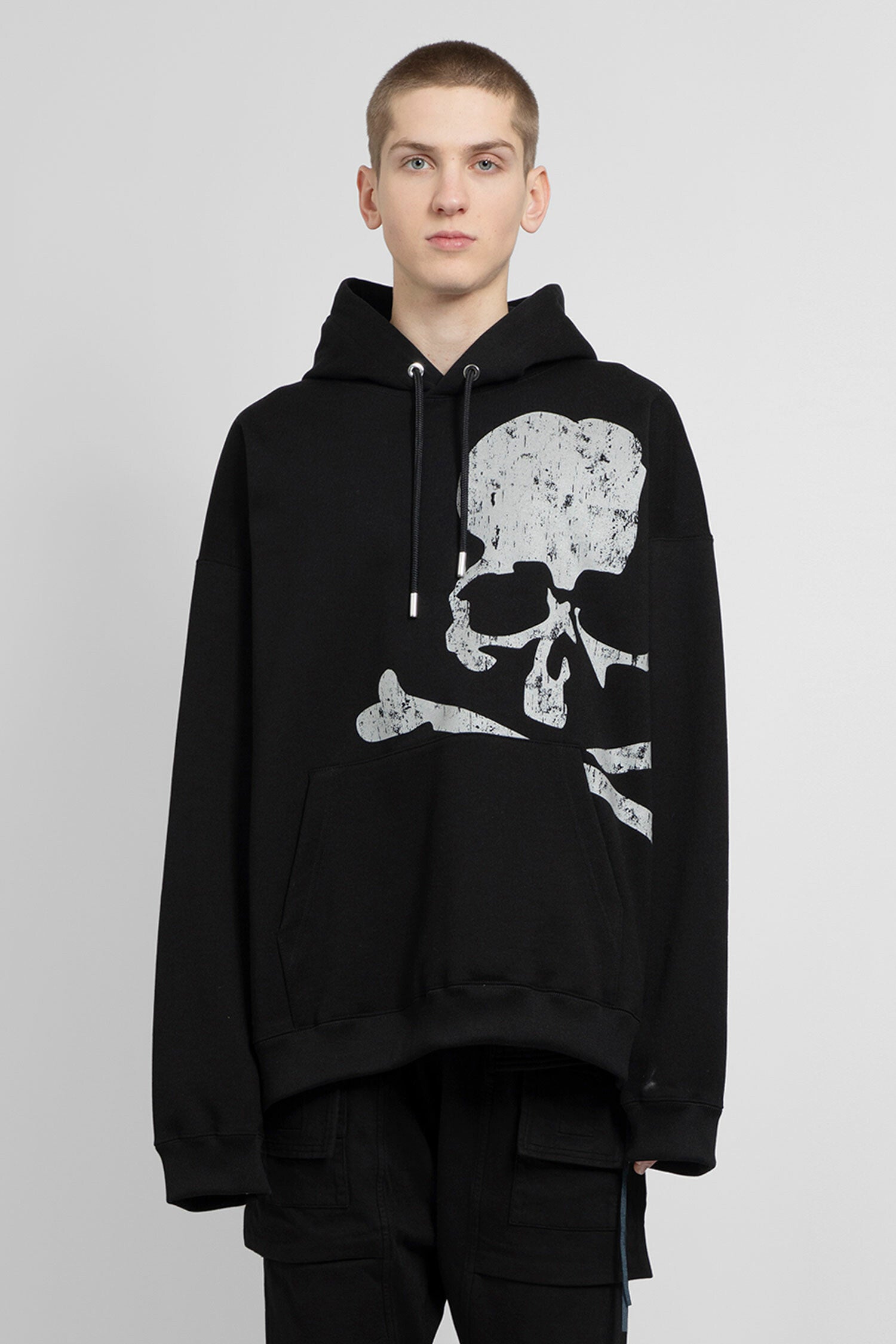 MASTERMIND WORLD MAN BLACK SWEATSHIRTS