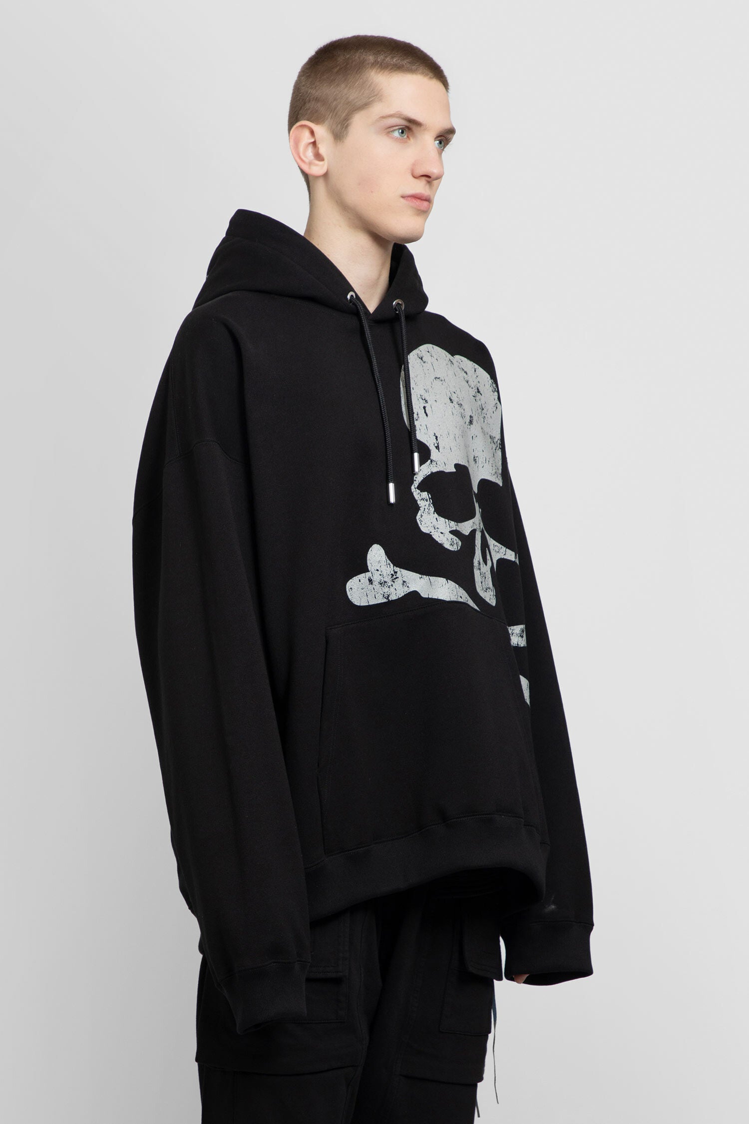 MASTERMIND WORLD MAN BLACK SWEATSHIRTS