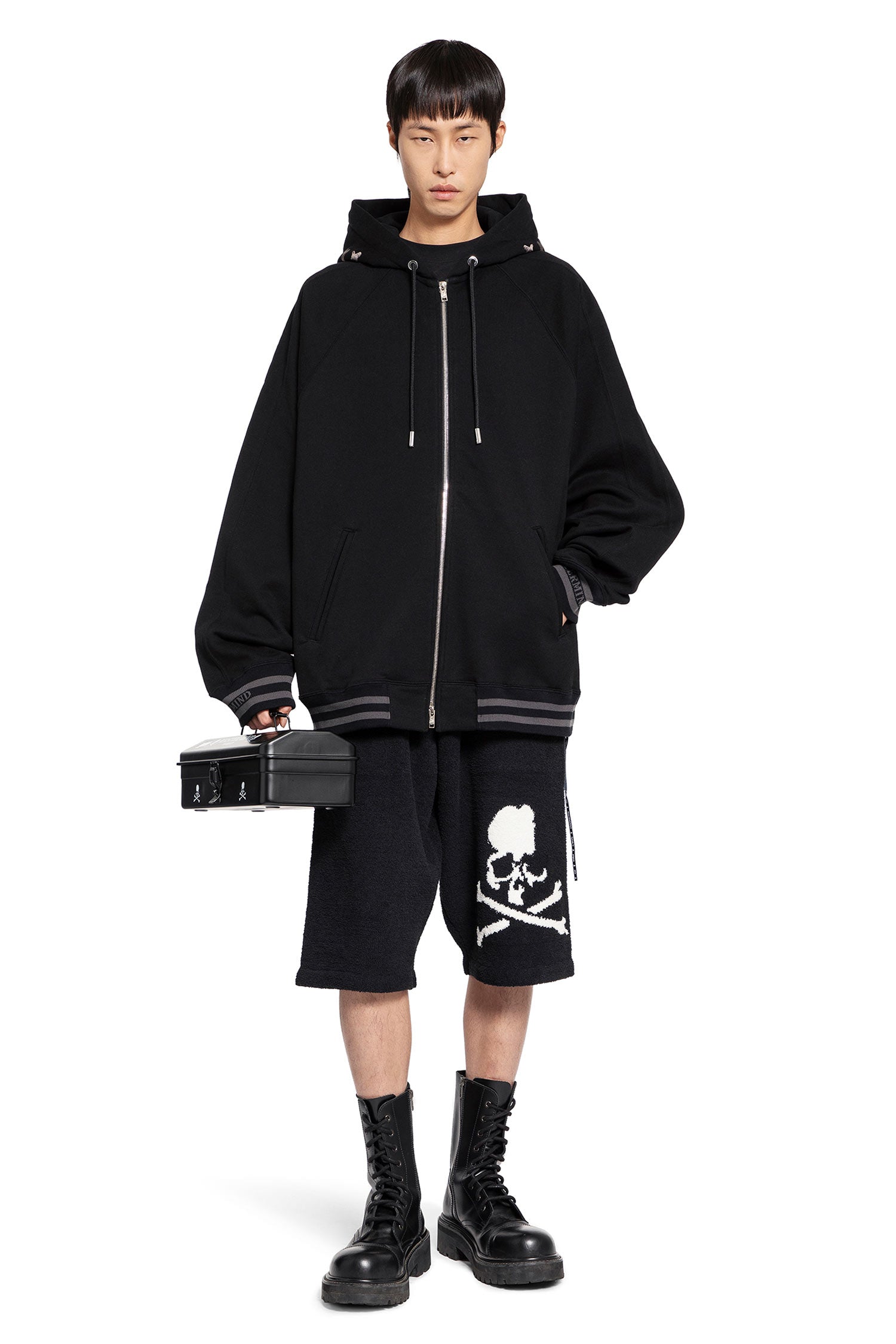 MASTERMIND WORLD MAN BLACK SWEATSHIRTS