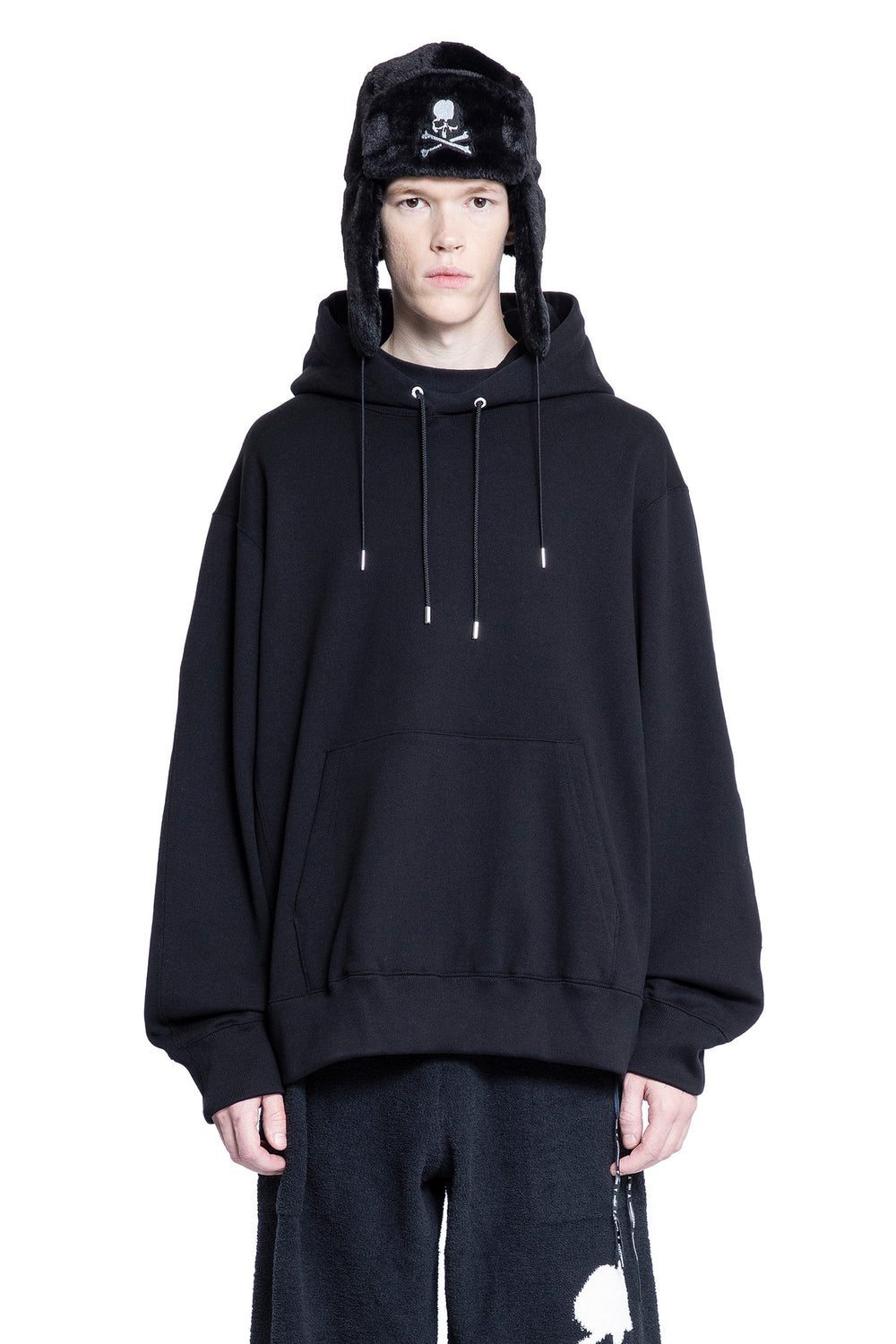 MASTERMIND WORLD MAN BLACK SWEATSHIRTS