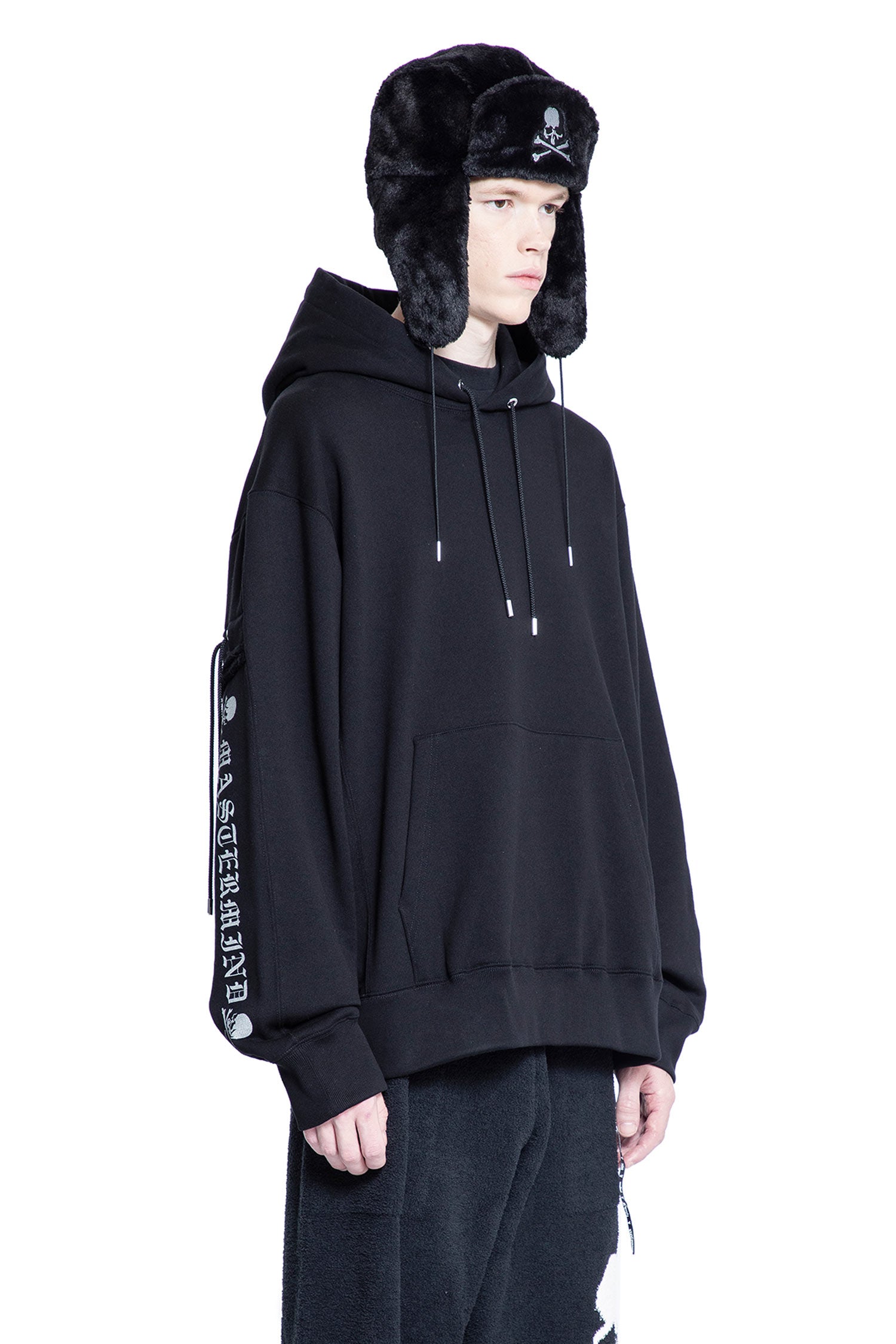 MASTERMIND WORLD MAN BLACK SWEATSHIRTS