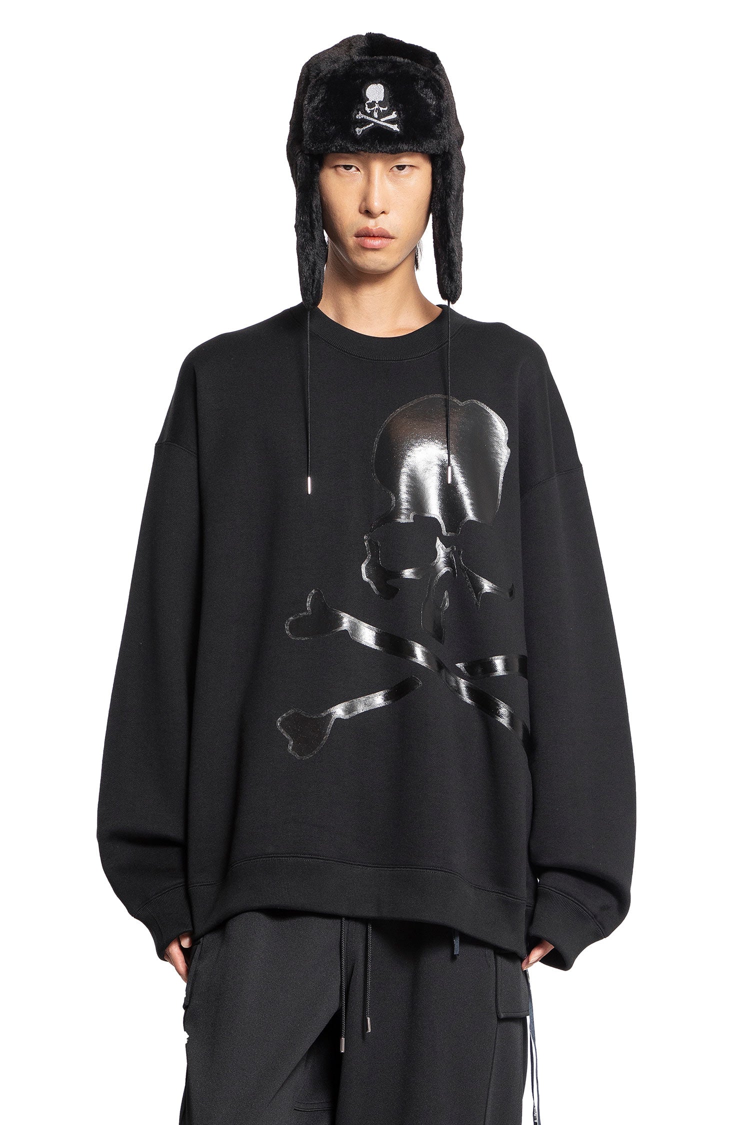 MASTERMIND WORLD MAN BLACK SWEATSHIRTS