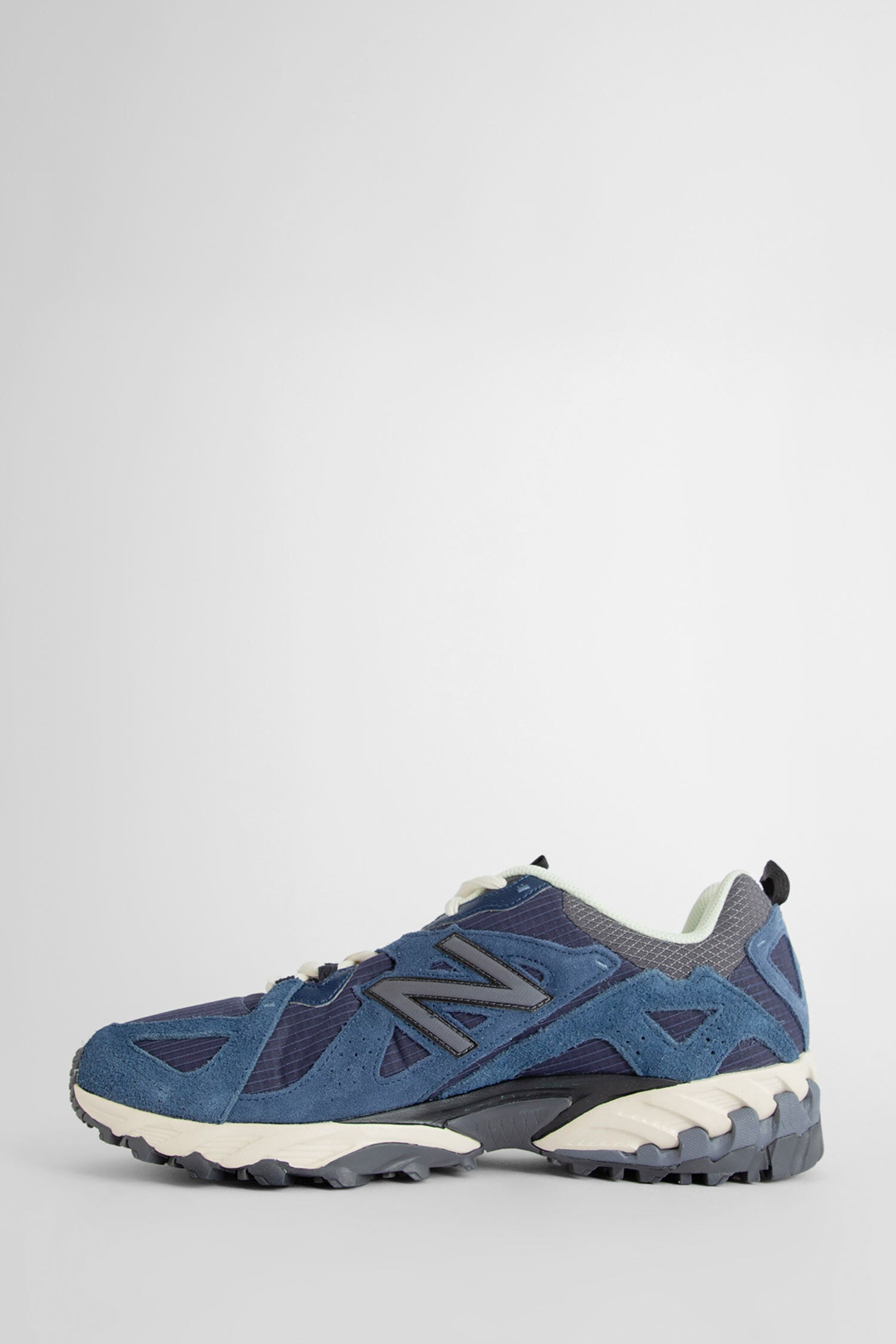 NEW BALANCE UNISEX BLUE SNEAKERS