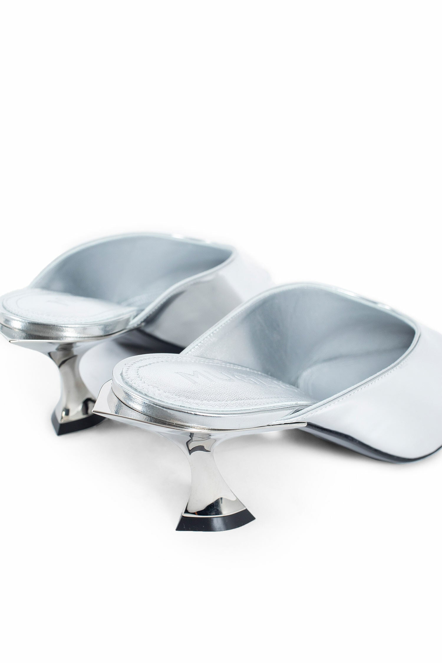 MUGLER WOMAN SILVER MULES