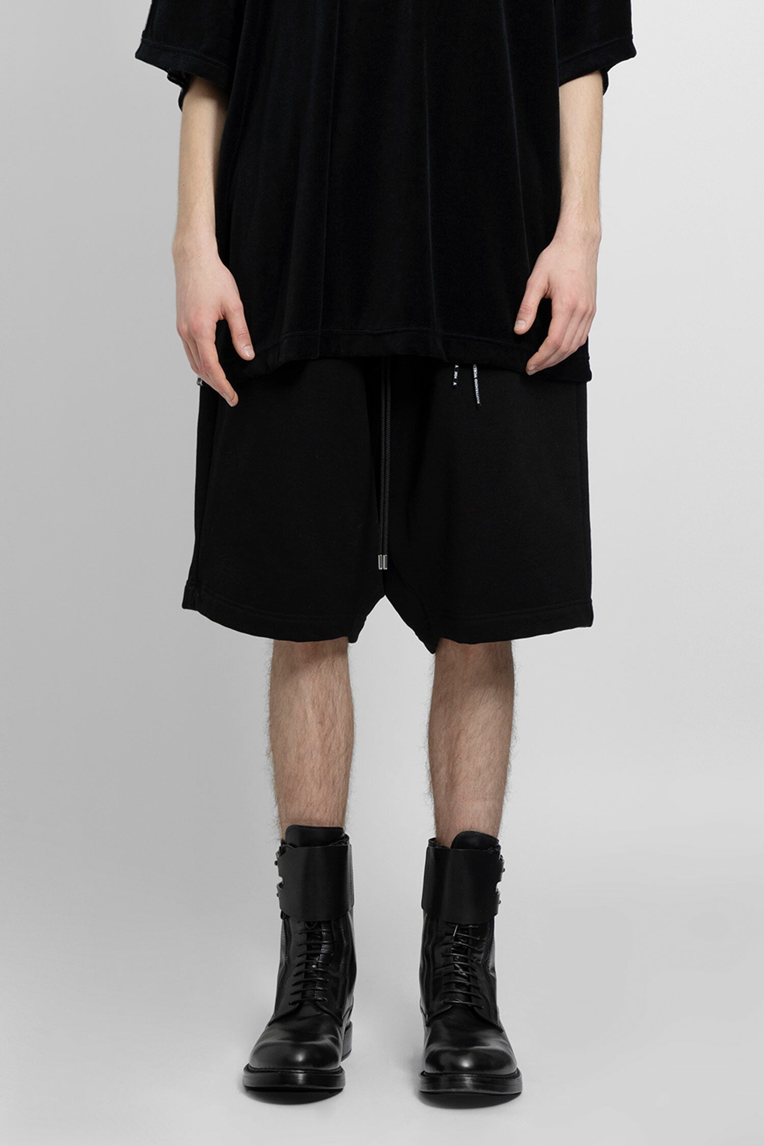 MASTERMIND WORLD MAN BLACK SHORTS & SKIRTS