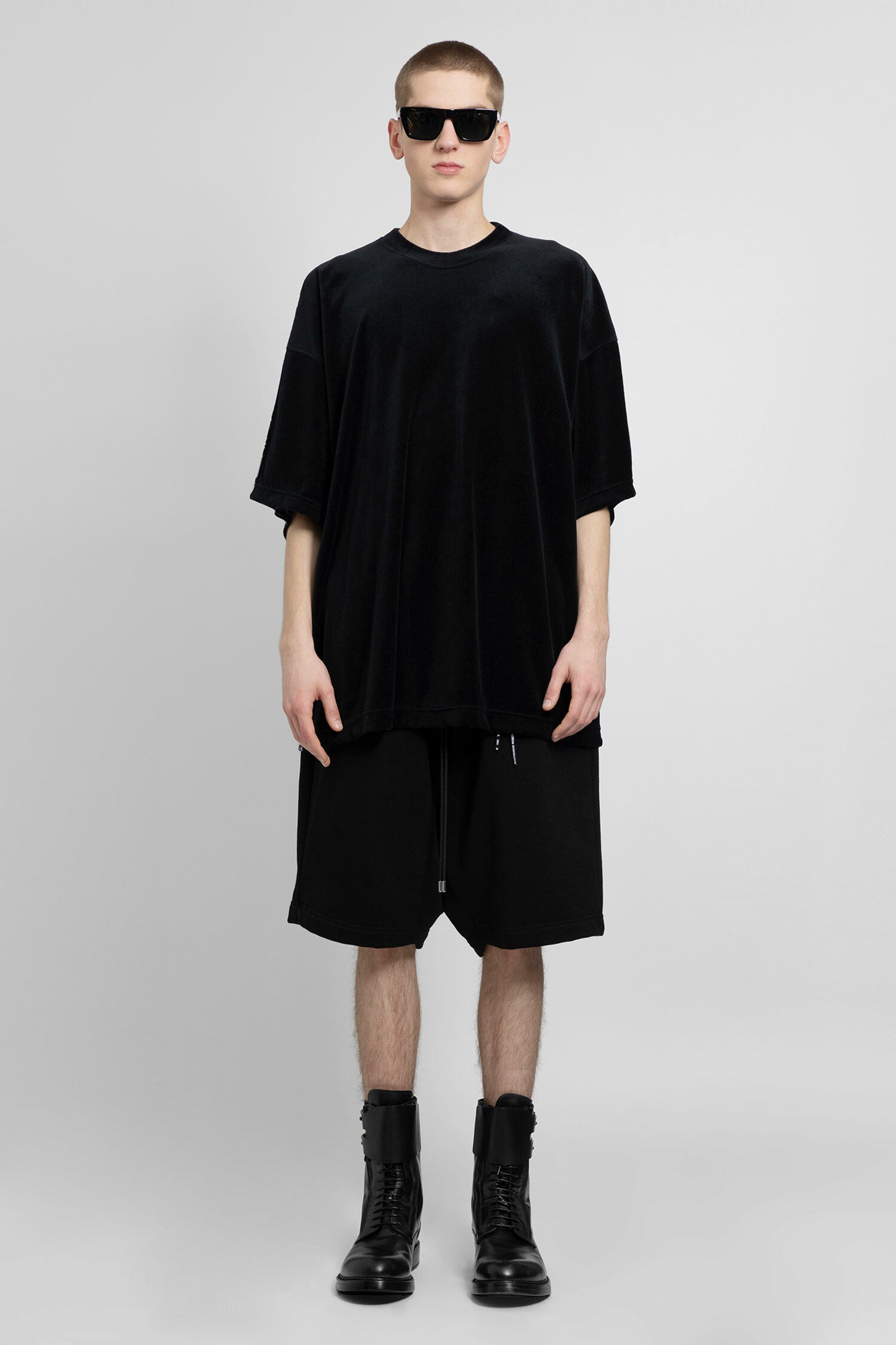 MASTERMIND WORLD MAN BLACK SHORTS & SKIRTS