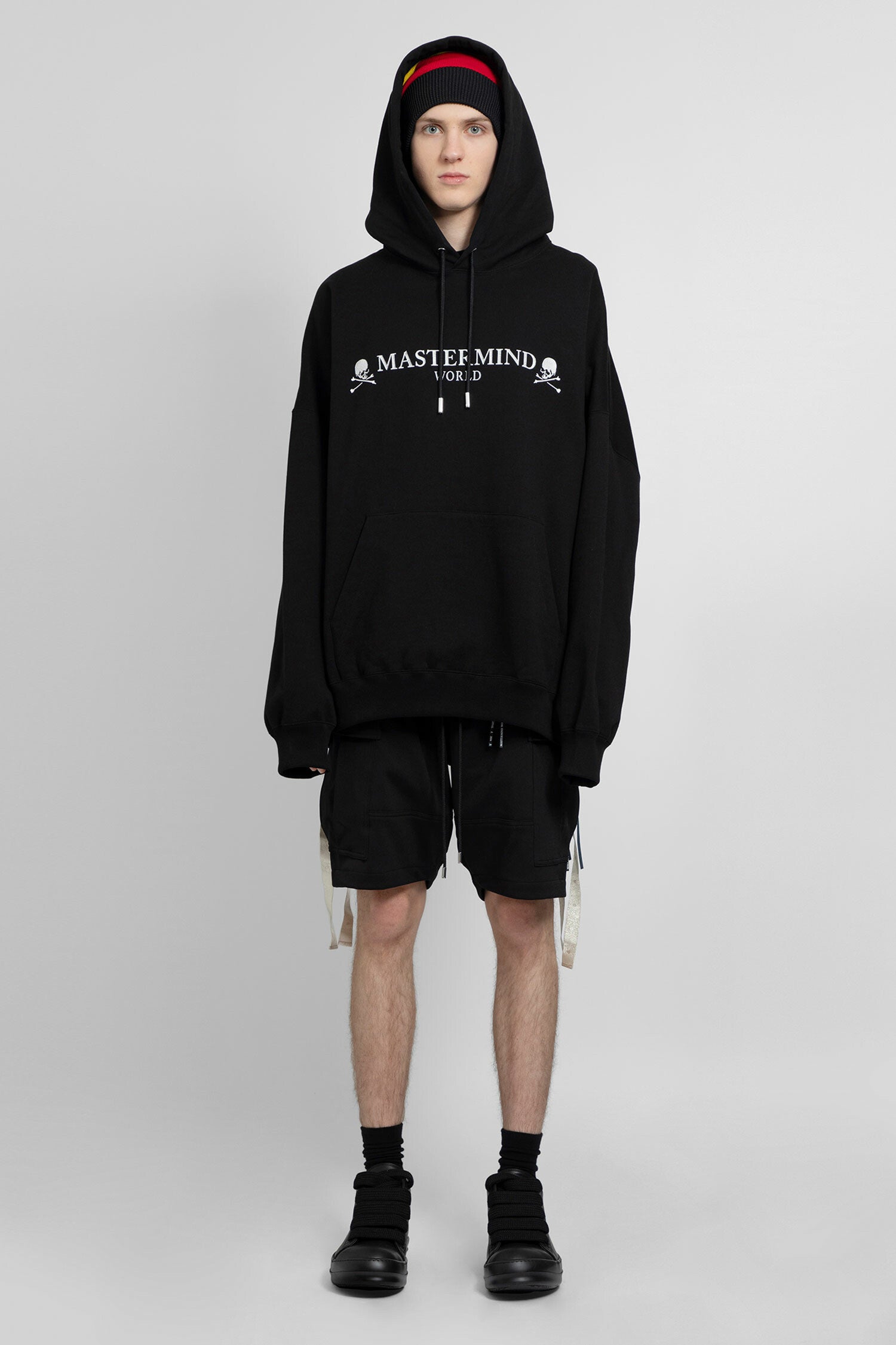 MASTERMIND WORLD MAN BLACK SWEATSHIRTS