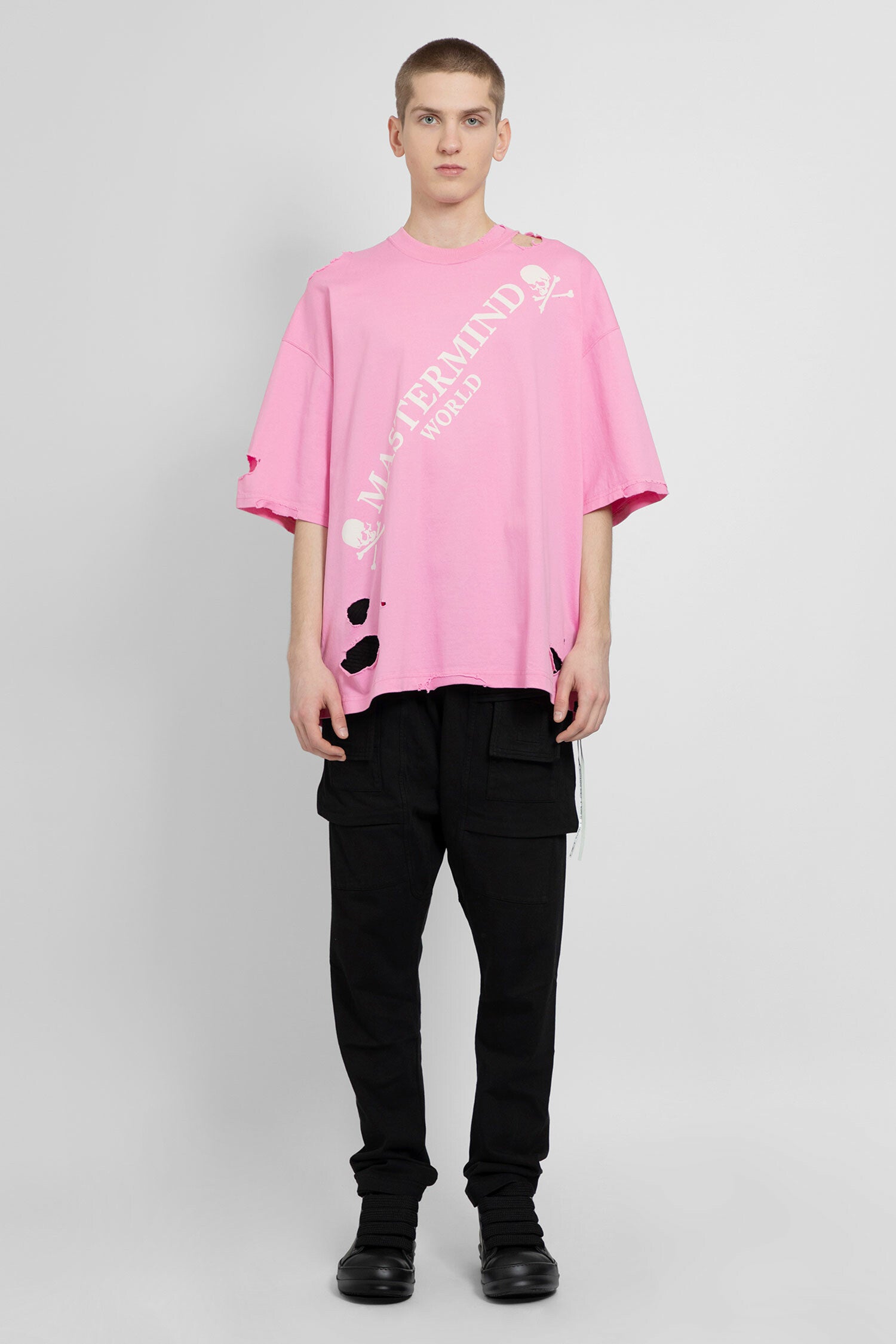 MASTERMIND WORLD MAN PINK T-SHIRTS