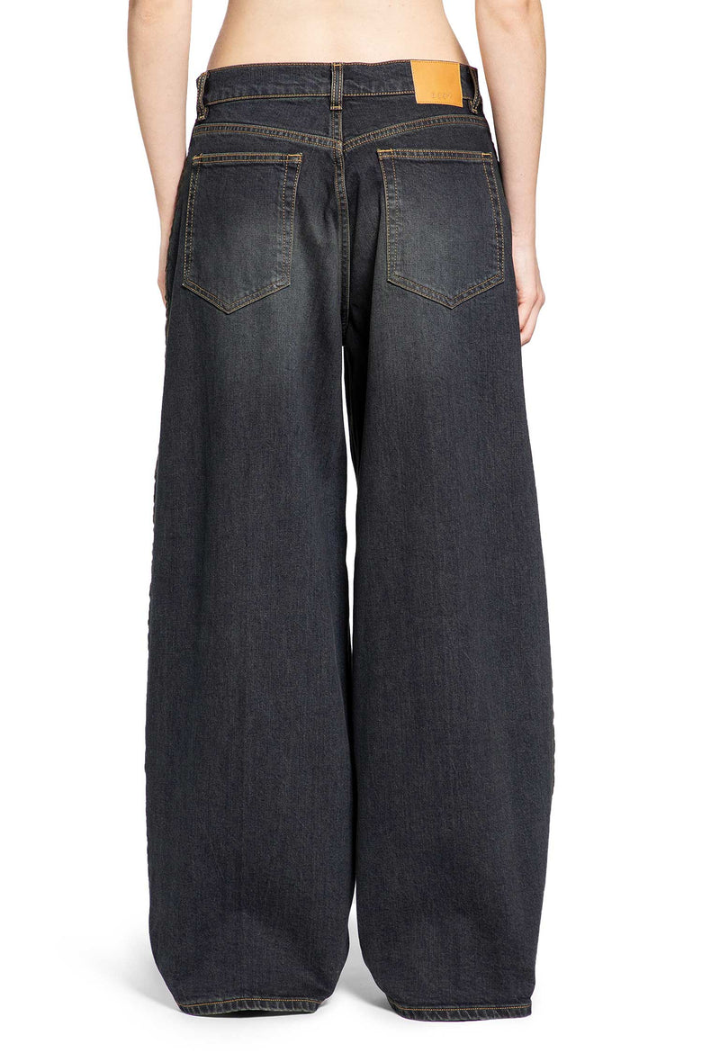 6397 Tuxedo Roomy woman
