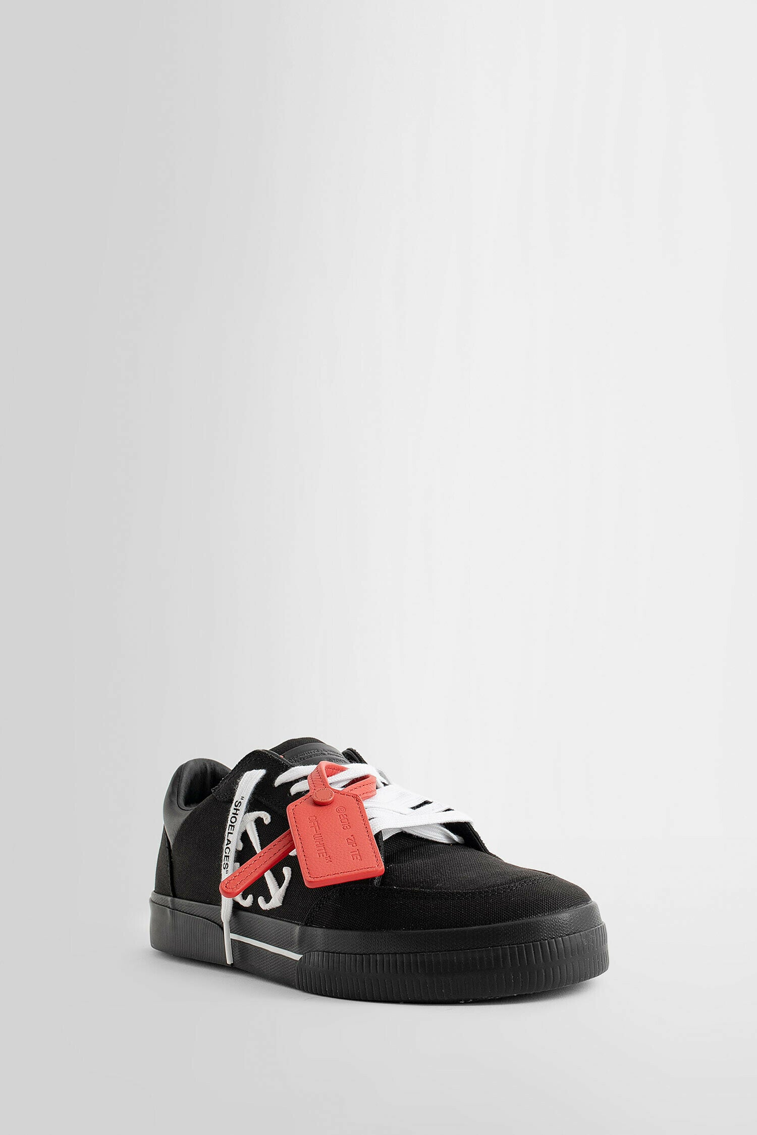 OFF-WHITE MAN BLACK SNEAKERS