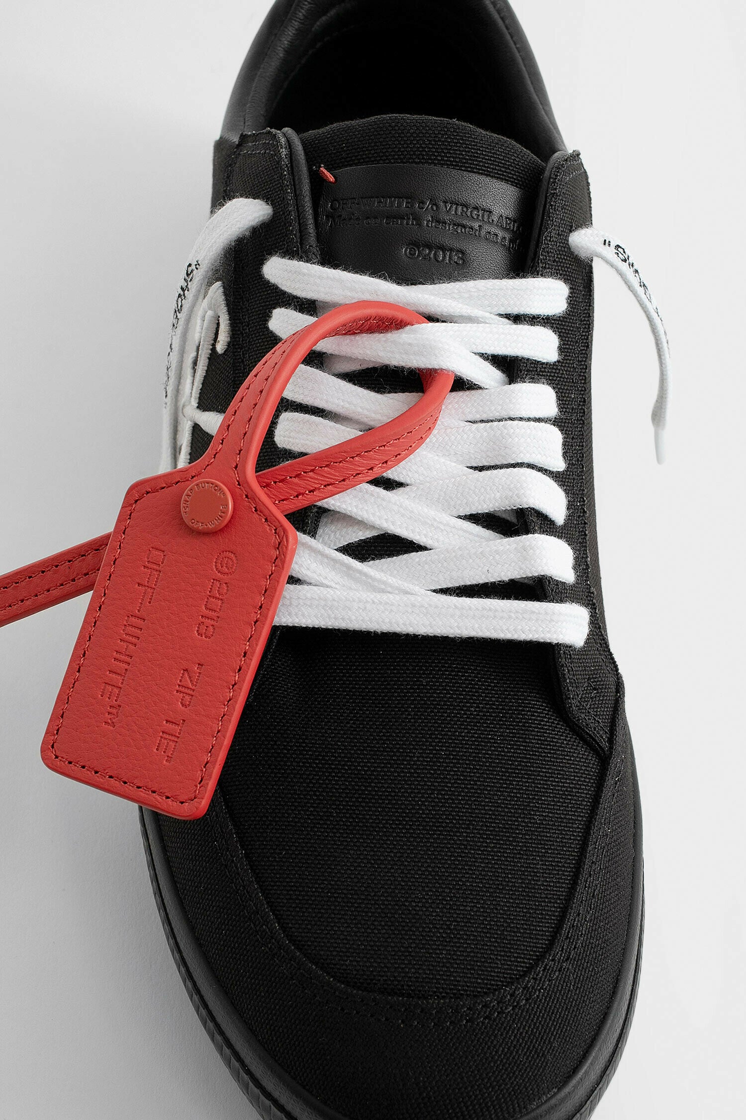 OFF-WHITE MAN BLACK SNEAKERS