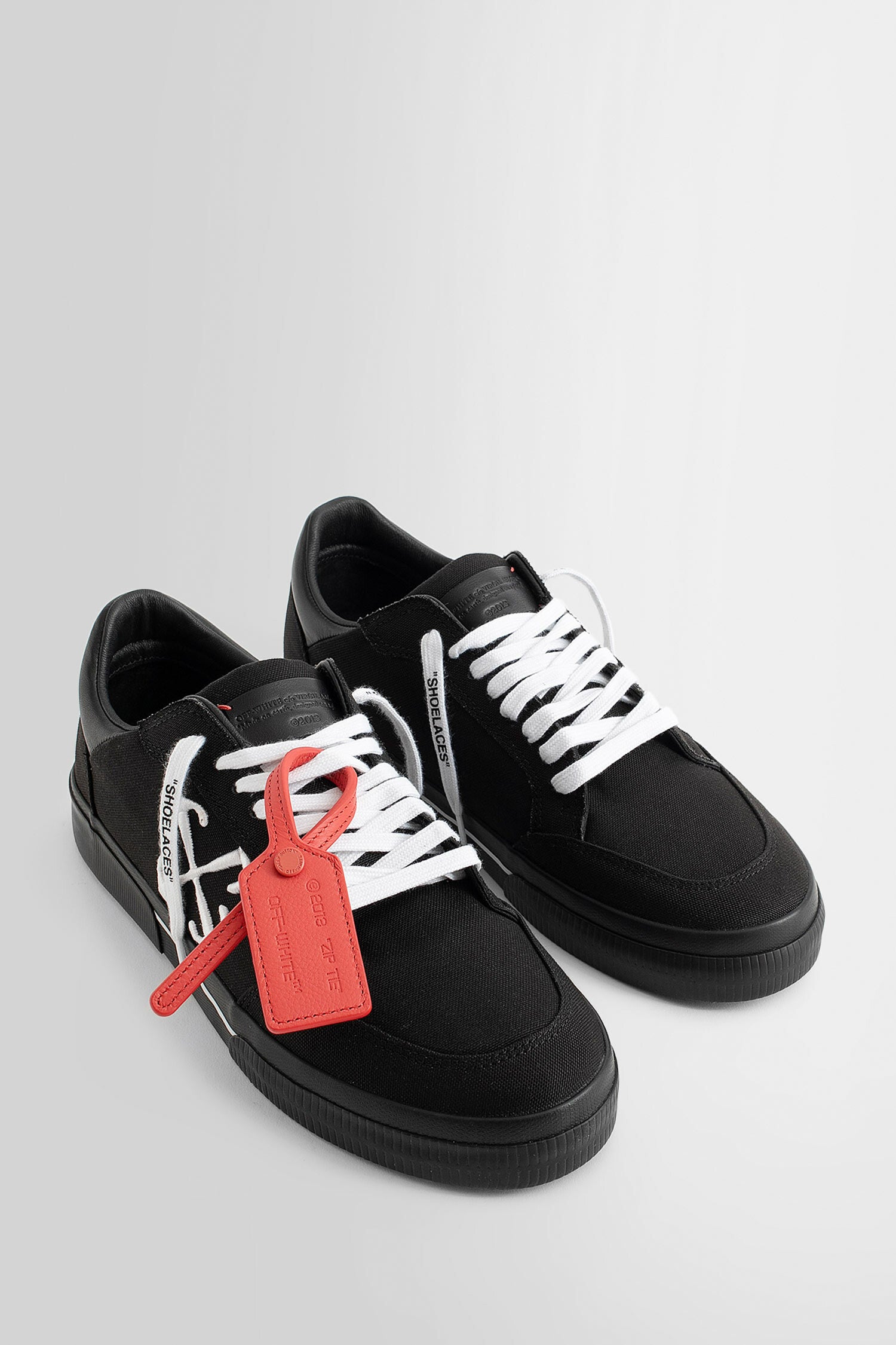 OFF-WHITE WOMAN BLACK SNEAKERS