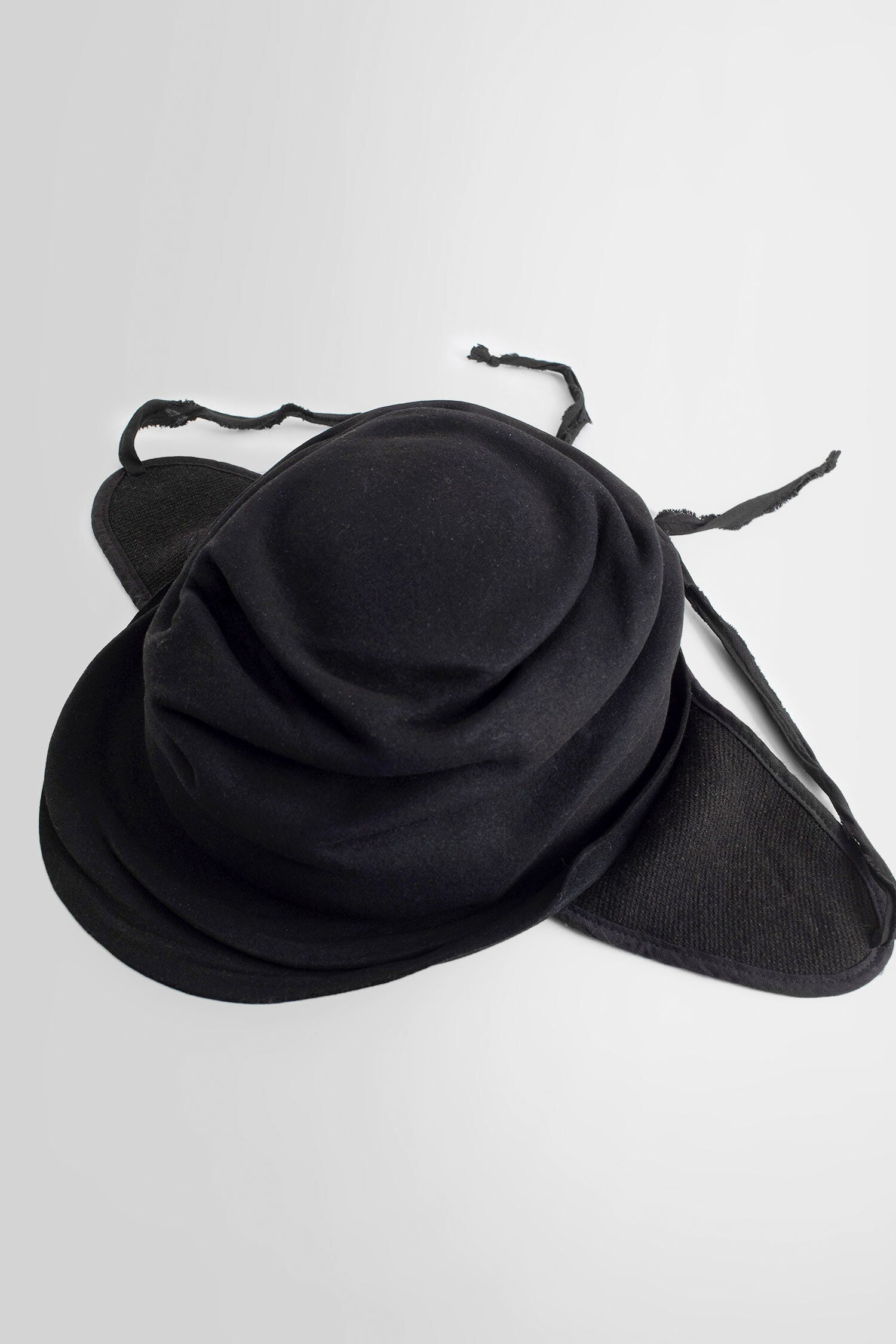 HORISAKI UNISEX BLACK HATS